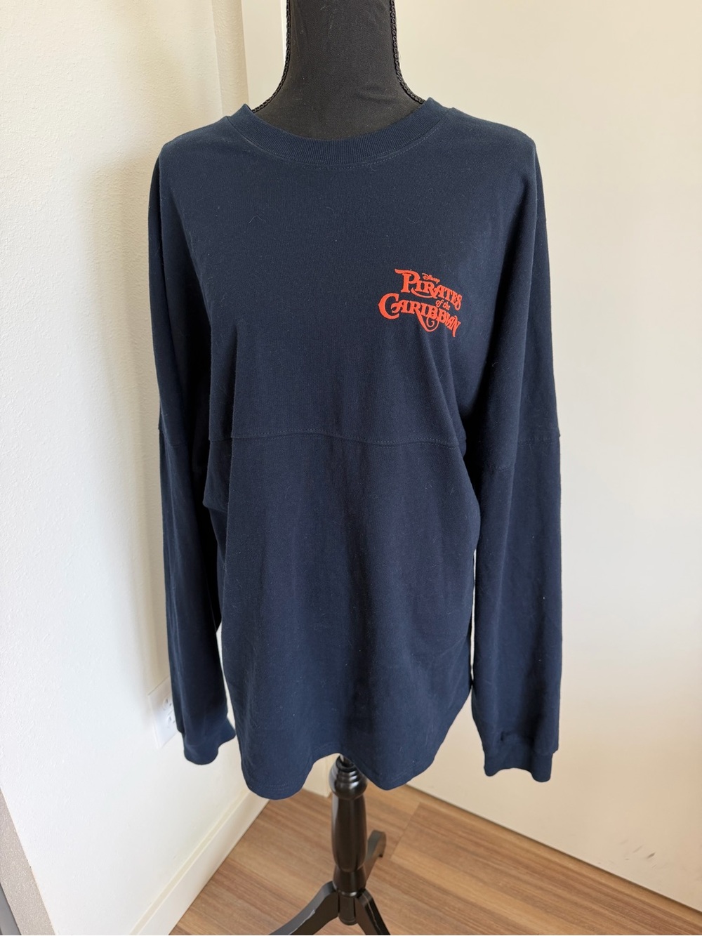Disney Pirates of the Caribbean Spirit Jersey XL - Picture 2 of 4